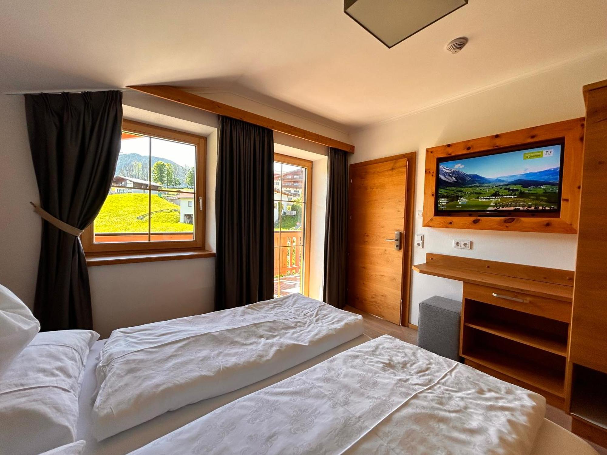 La Montana - Ski & Hiking Lodge Schladming Bagian luar foto